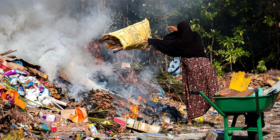 savemaldives air pollution garbage burning
